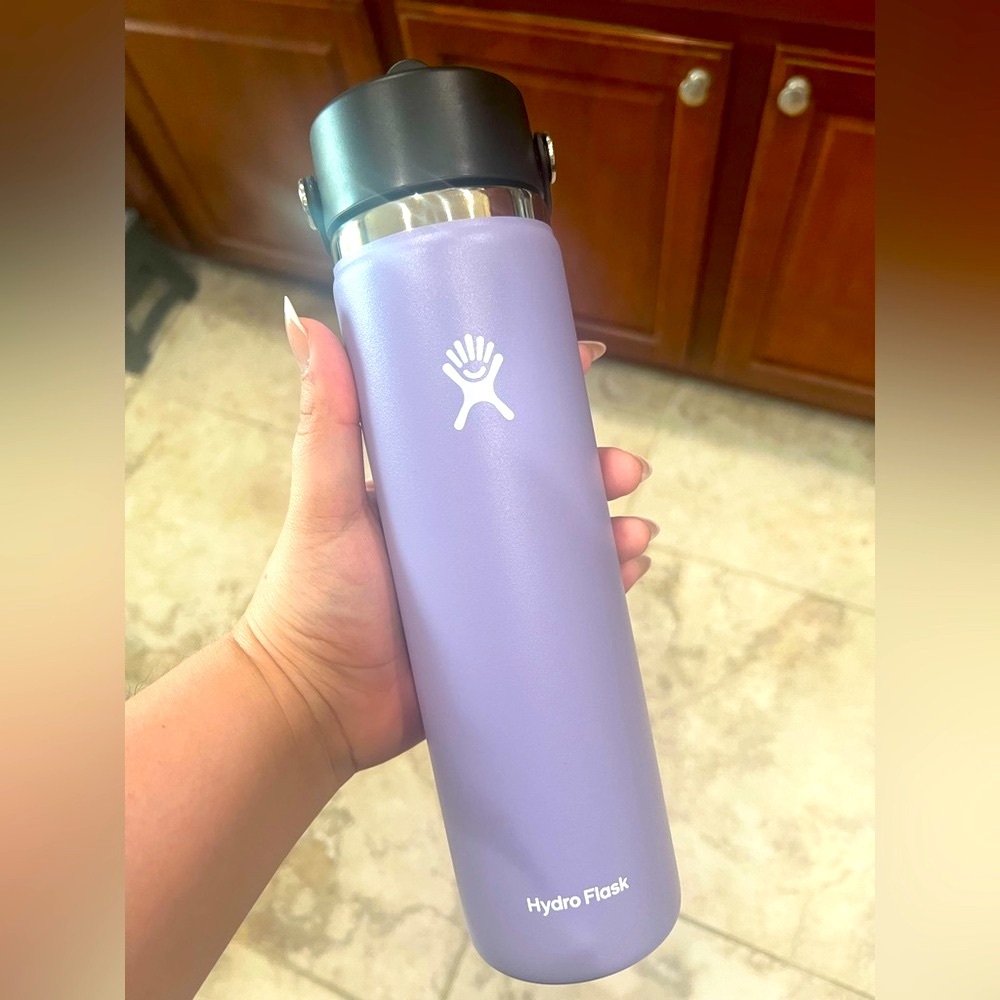 Hydro Flask Wide Mouth Water Bottle with leakproof straw 24 oz.